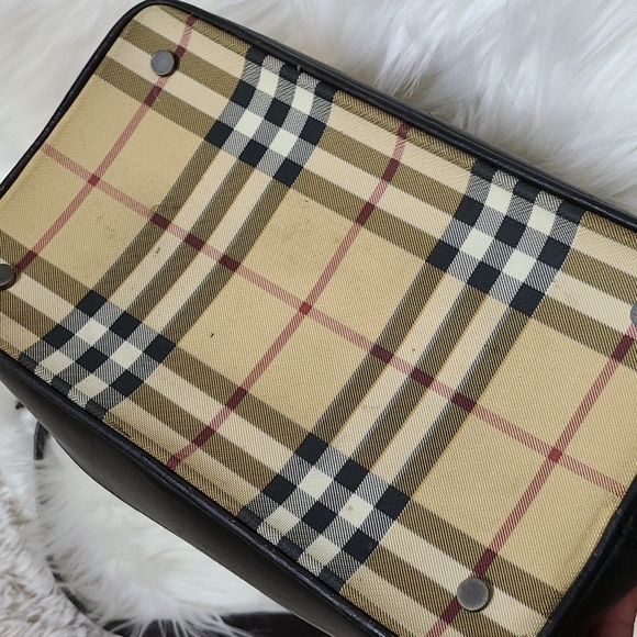 💯 Authentic Burberry Handbag 🍀 - Picture 5 of 14